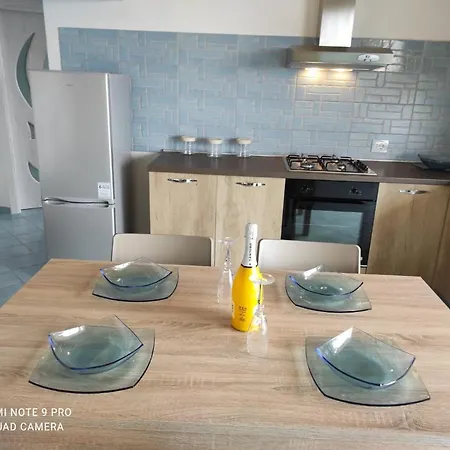 Blue Location Apartment *
